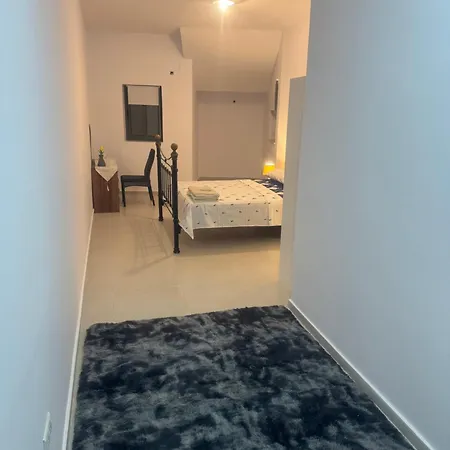 Cozy Room With Shared Bathroom In San Julian 4 *
